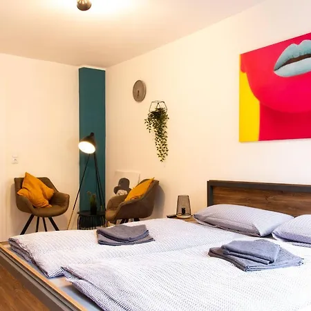 Nuerburgring Industrial Design House, Grosser Garten, Bbq Lejlighed