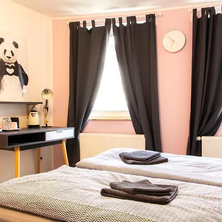 Nuerburgring Industrial Design House, Grosser Garten, Bbq Lejlighed