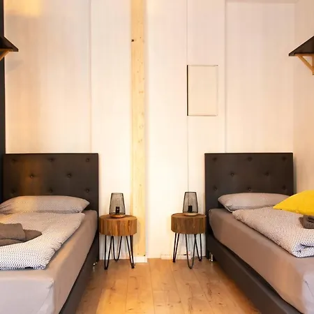 Nuerburgring Industrial Design House, Grosser Garten, Bbq Lejlighed