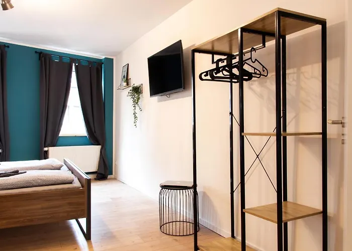 Nuerburgring Industrial Design House, Grosser Garten, Bbq