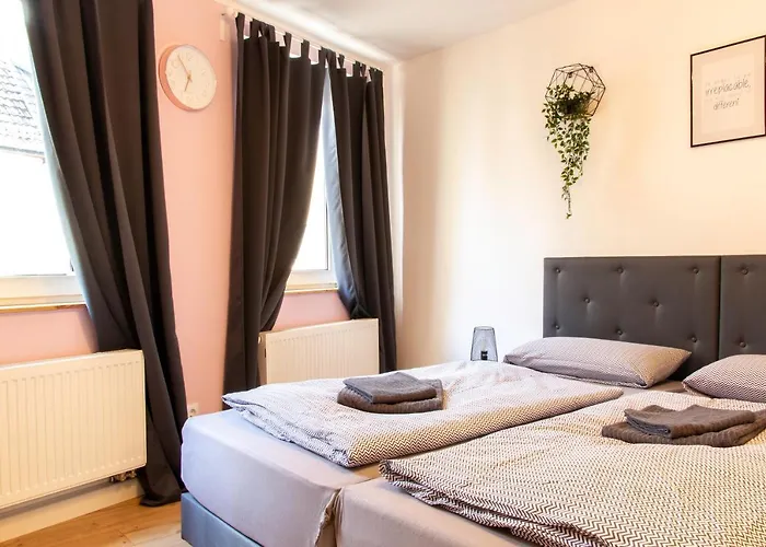 Nuerburgring Industrial Design House, Grosser Garten, Bbq